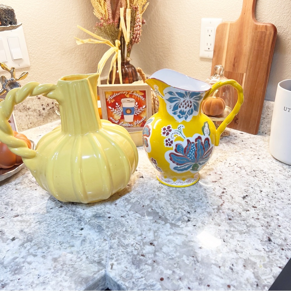 Bundle 2 Pitchers Antheor & Grace